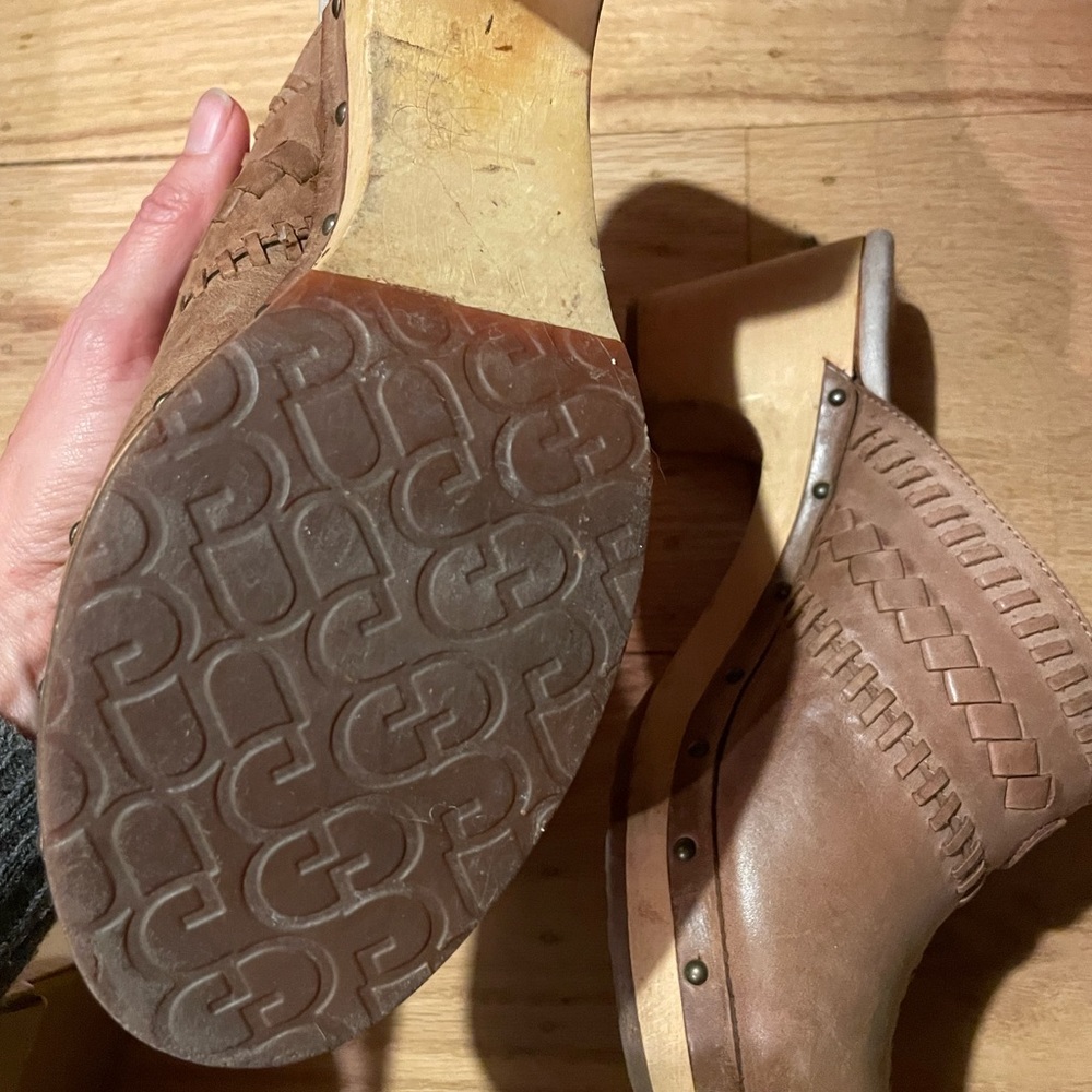 UGG Clogs - Picture 3 of 7